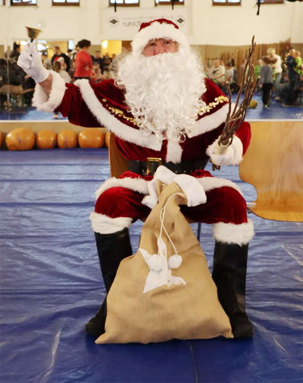 Der Weihnachtsmann im Karate Dojo in Aschersleben
